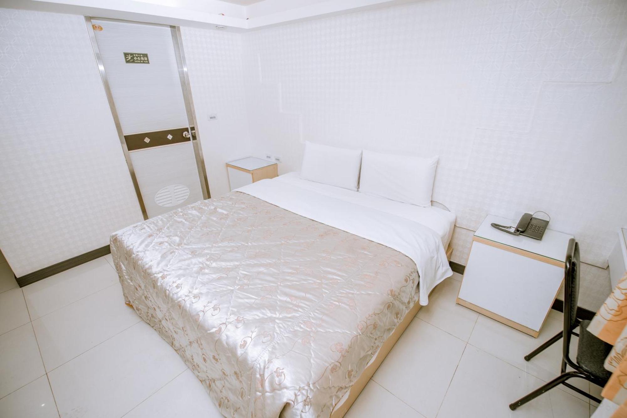 Guide Hotel Taoyuan Fuxing Стая снимка